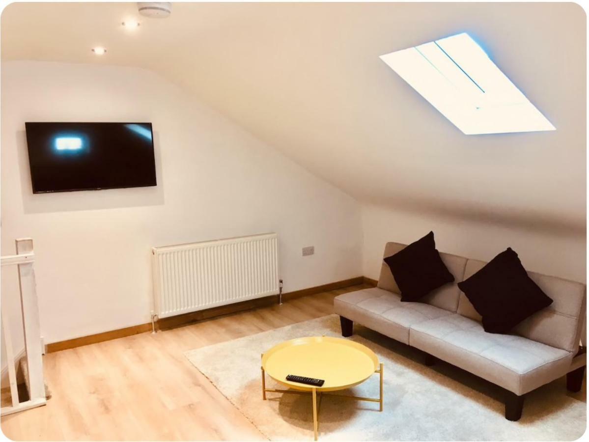 Oak Tree Apartment